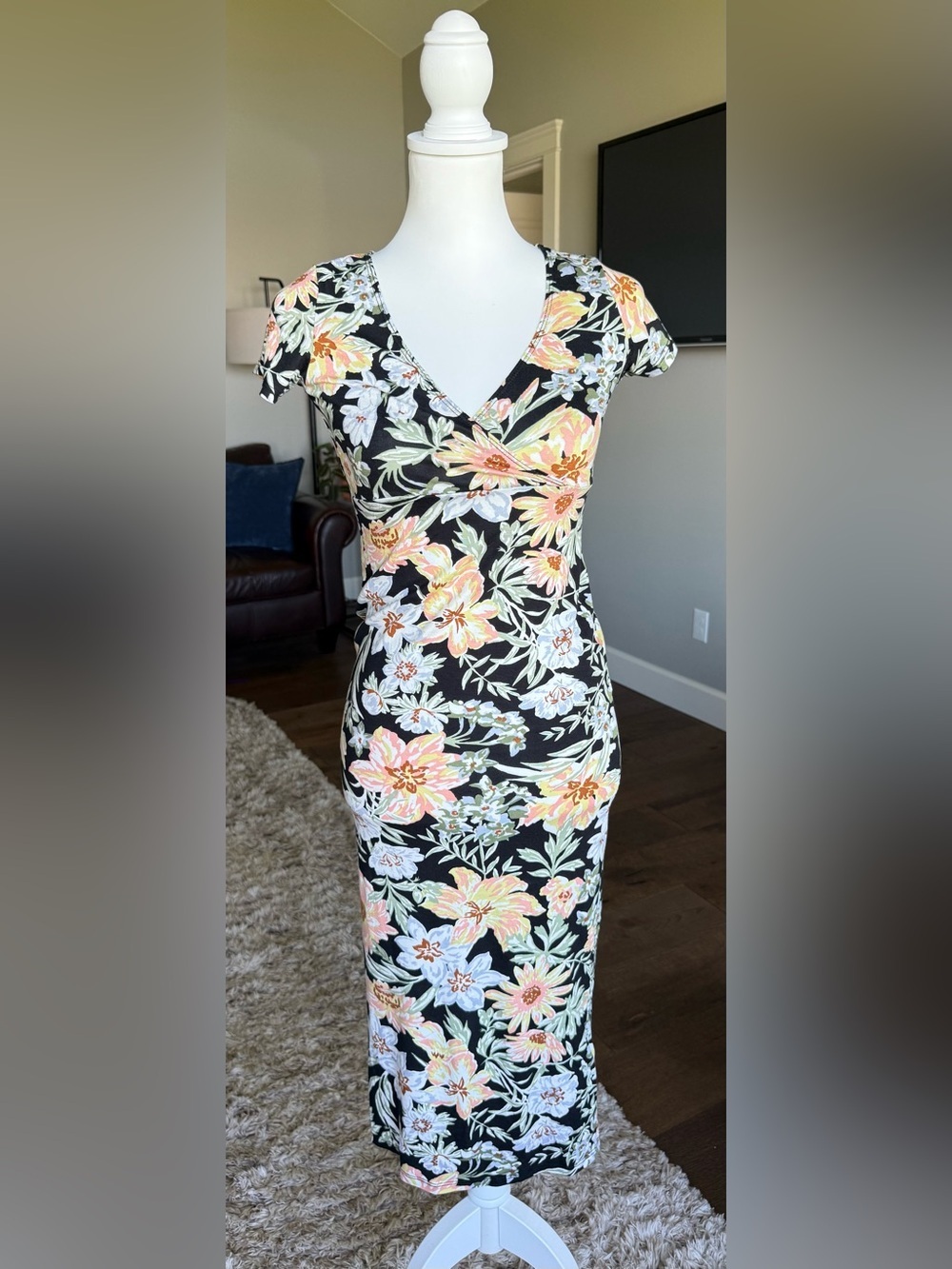 Billabong Fitted Short Sleeve V-Neck Black Floral Midi Dress Size Small